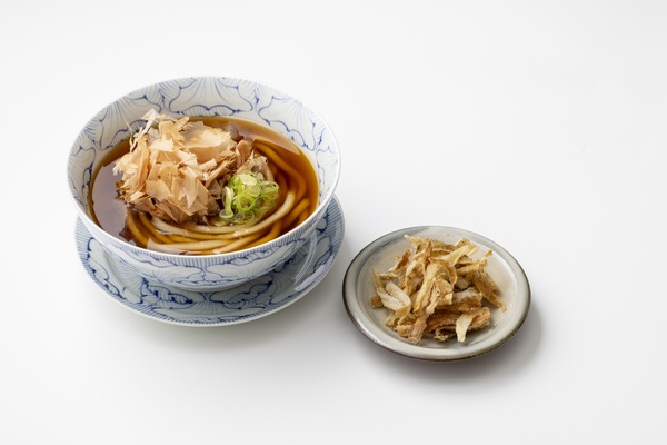 かつお節と揚げごぼうのおうどん