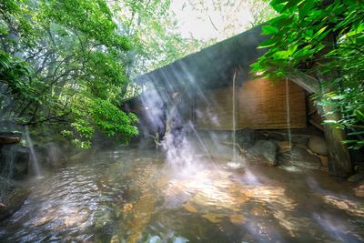 地獄温泉 豪華な露天風呂の魅力を感じる