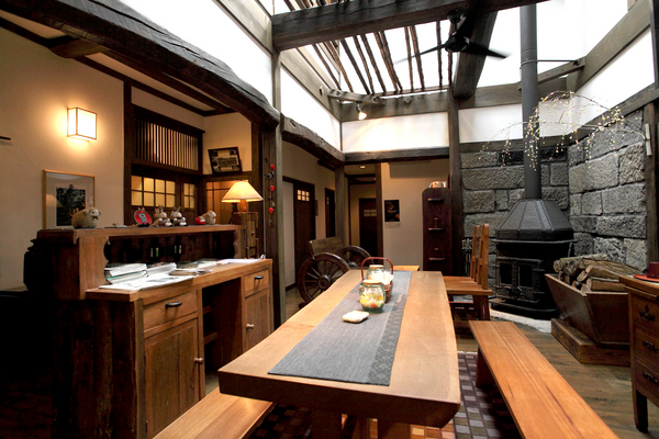 本日は遠くからお越しいただいて誠にありがとうございます。貴方様だけの特別な空間です。　(ロビー)